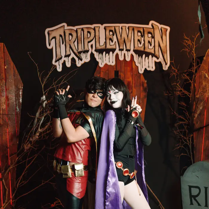 Galera fantasiada no TRIPLEWEEN