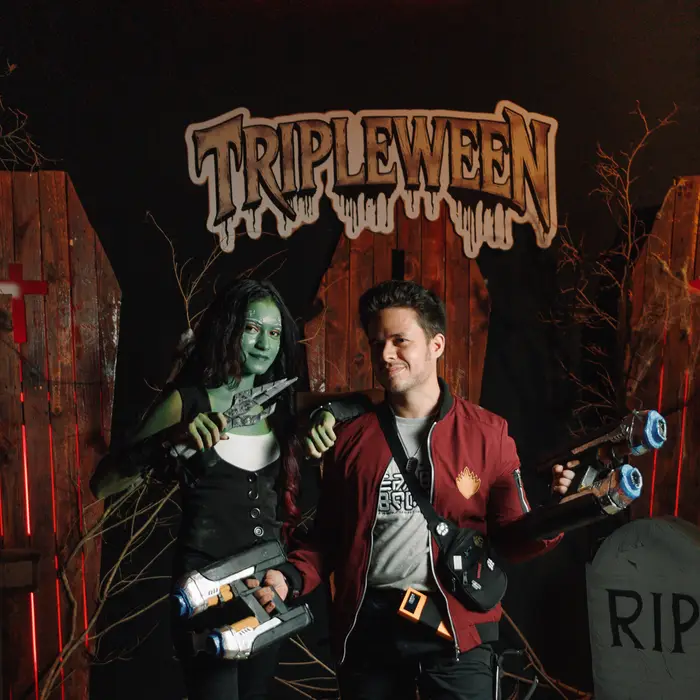 Galera fantasiada no TRIPLEWEEN