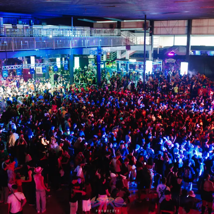 Galera fantasiada no TRIPLEWEEN